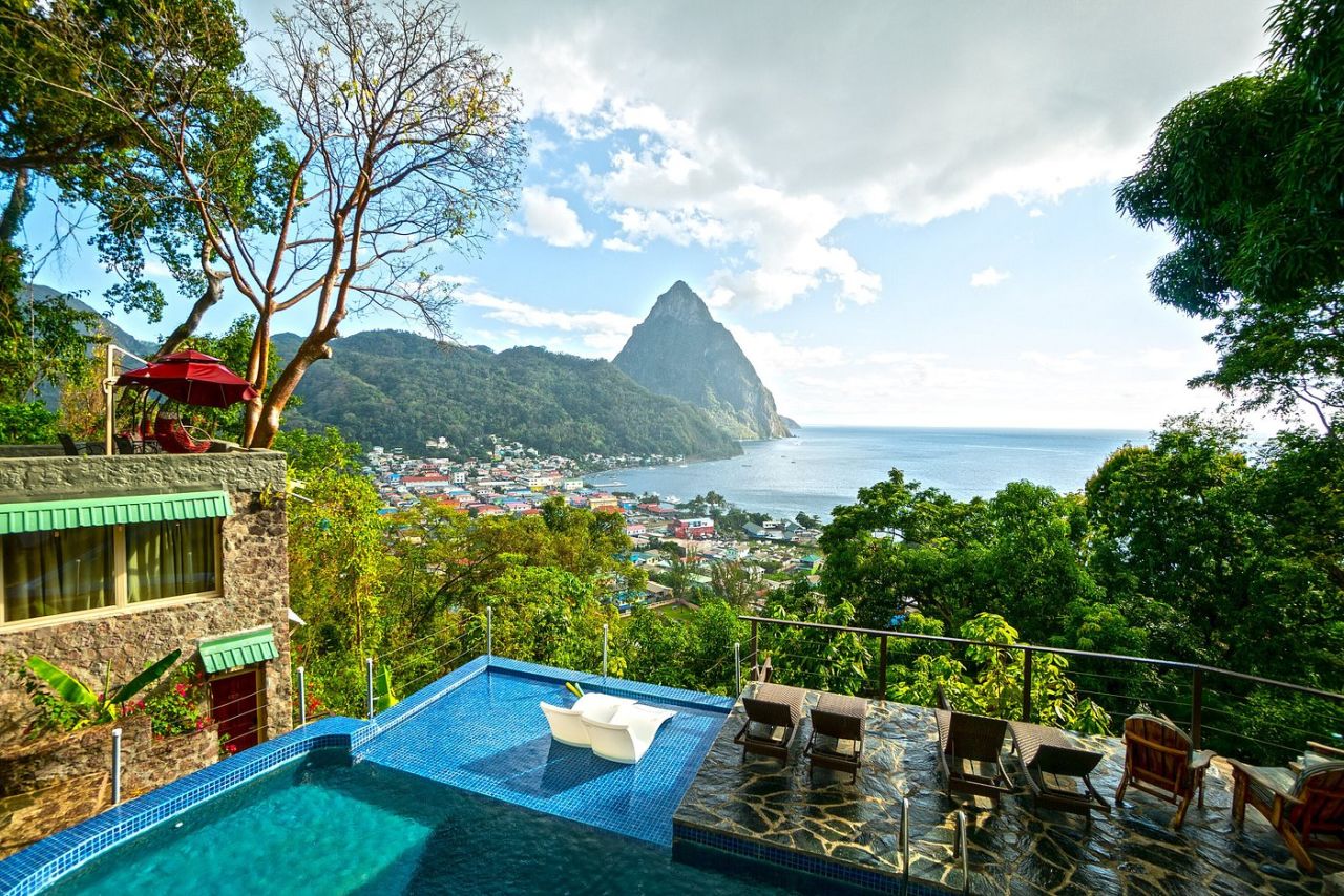 Pool & view Green Fig Resort & Spa